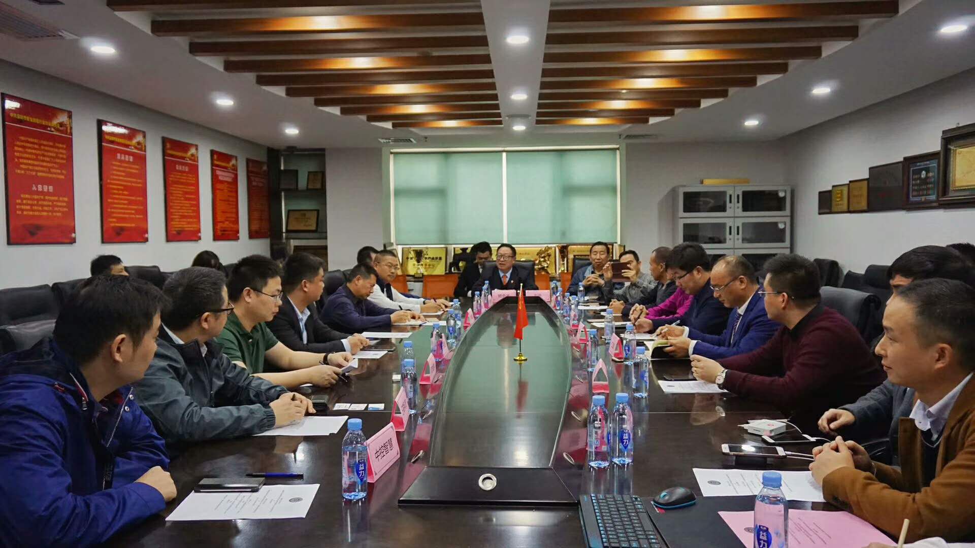 祝贺今年会科技荣获“2017年中国警用装备十大品牌”