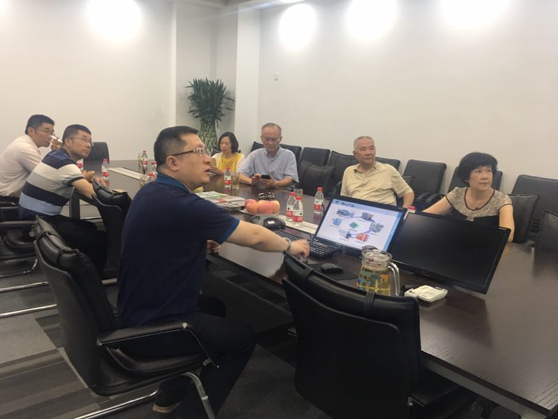 热烈欢迎政协主席贡培兴、新产业研究会副会长张建等一行参观今年会科技